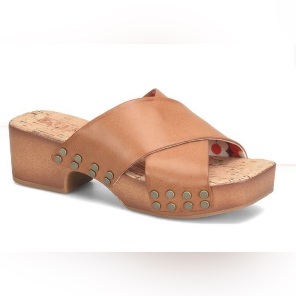 Korks Draya Platform. New in box without tags. Heel height 2”